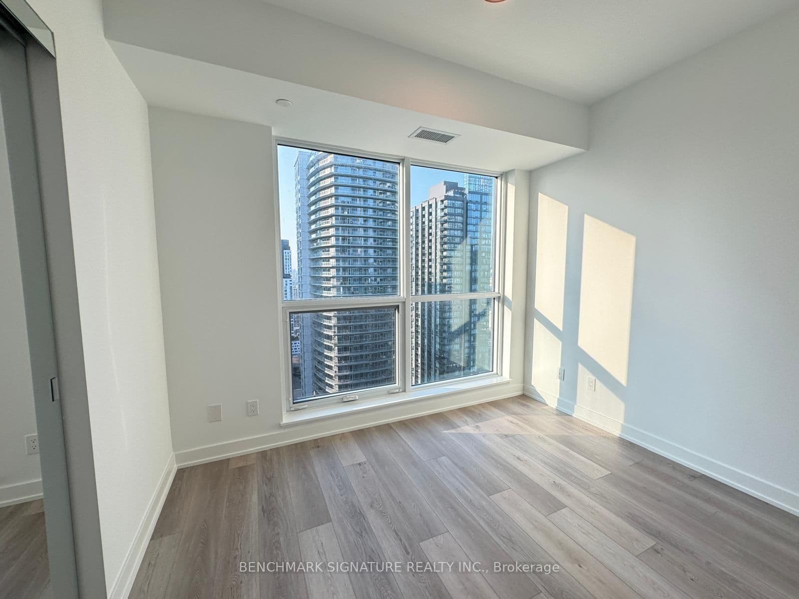 327 King Street, Unit 3203 thumbnail 7