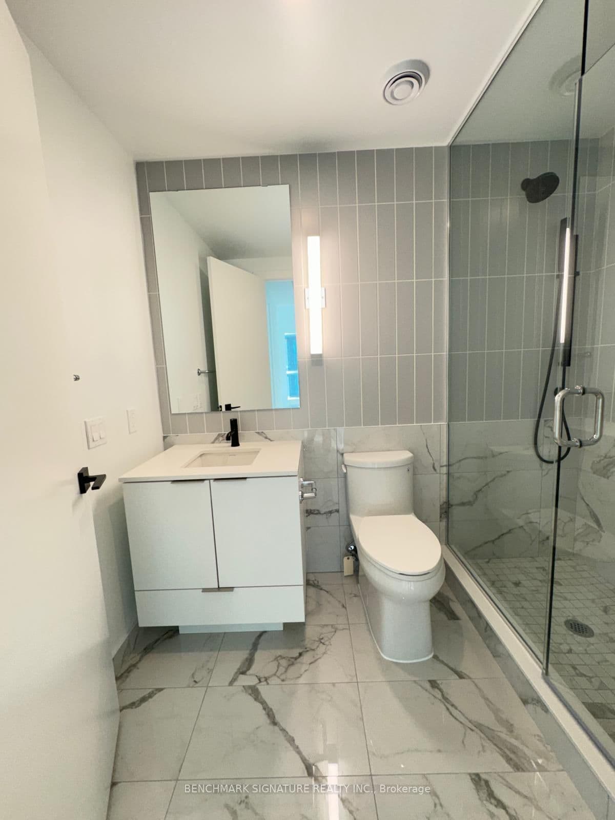 327 King Street, Unit 3203 thumbnail 8