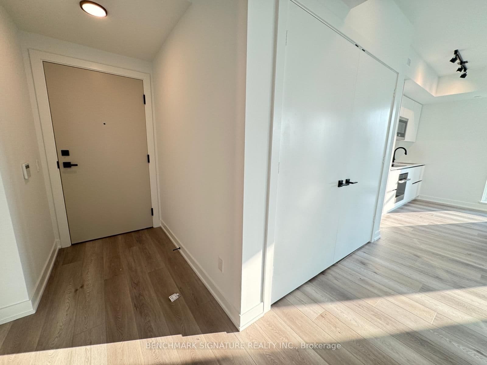 327 King Street, Unit 3203 thumbnail 9
