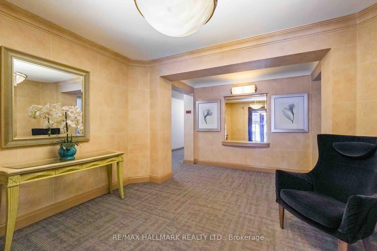 111 Oriole Parkway, Unit 202 thumbnail 2