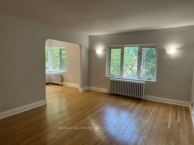 111 Oriole Parkway, Unit 202 thumbnail 3