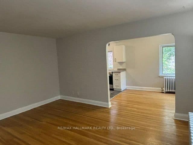 111 Oriole Parkway, Unit 202 thumbnail 4