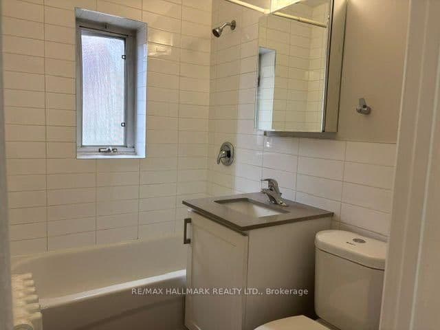 111 Oriole Parkway, Unit 202 thumbnail 6