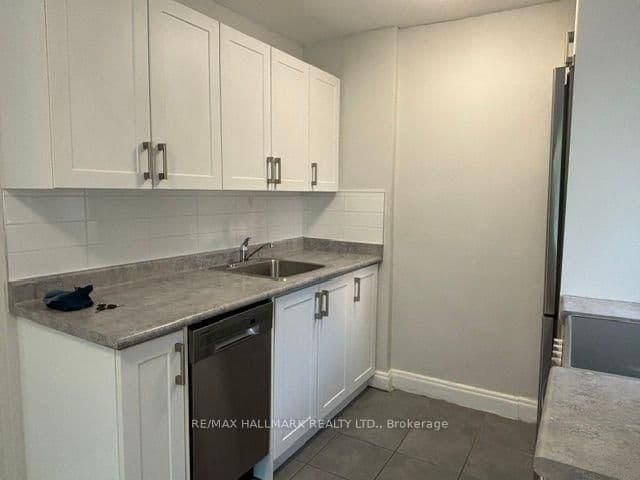 111 Oriole Parkway, Unit 202 thumbnail 7
