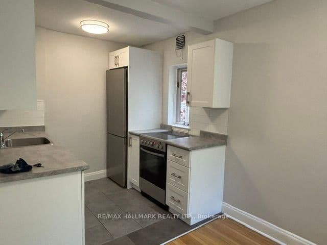 111 Oriole Parkway, Unit 202 thumbnail 8