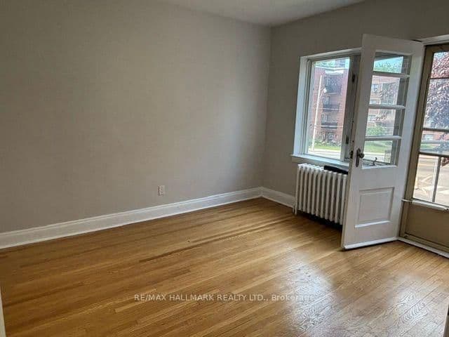 111 Oriole Parkway, Unit 202 thumbnail 9