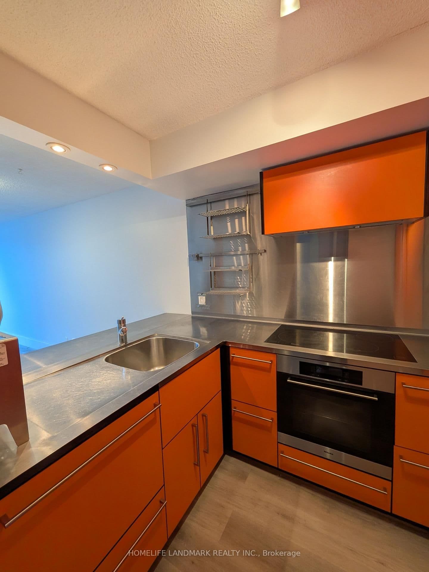 92 King Street E, Unit 805 thumbnail 4