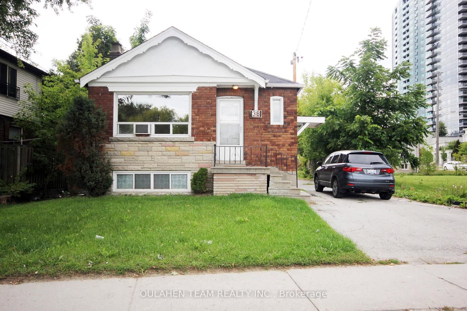38 Finch Avenue W - Image 1