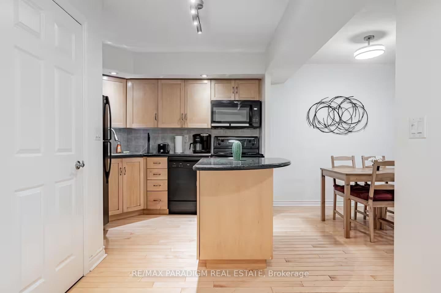 250 Wellington Street W, Unit 228 thumbnail 10