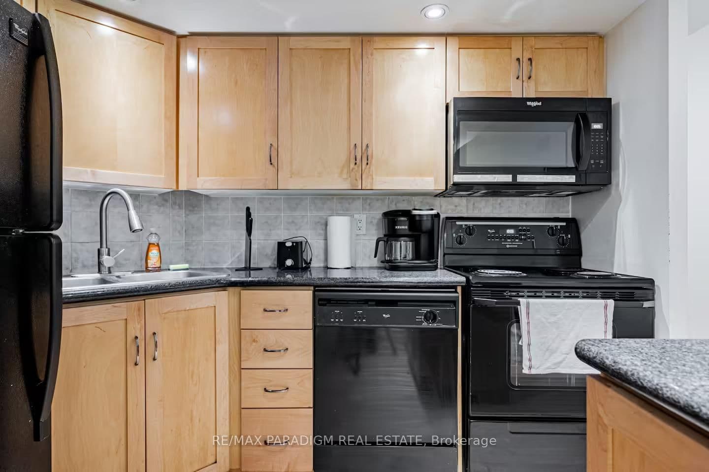 250 Wellington Street W, Unit 228 thumbnail 14