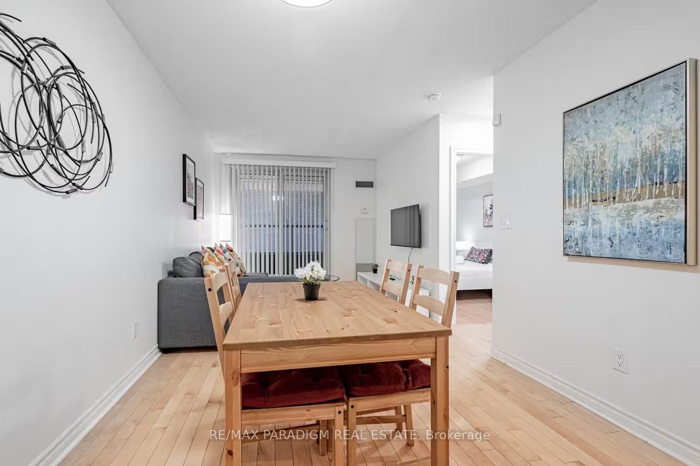250 Wellington Street W, Unit 228 thumbnail 15