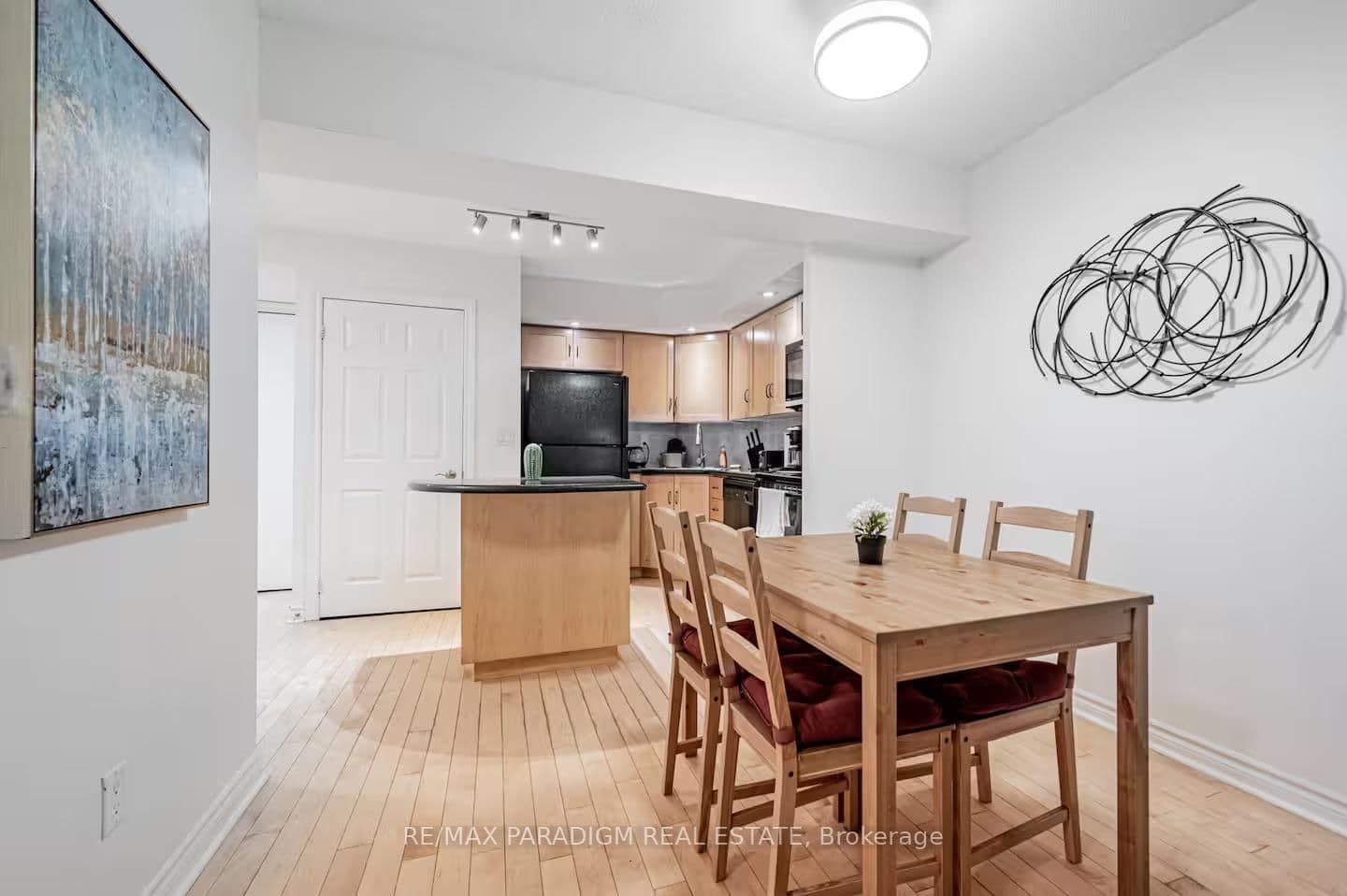 250 Wellington Street W, Unit 228 thumbnail 16