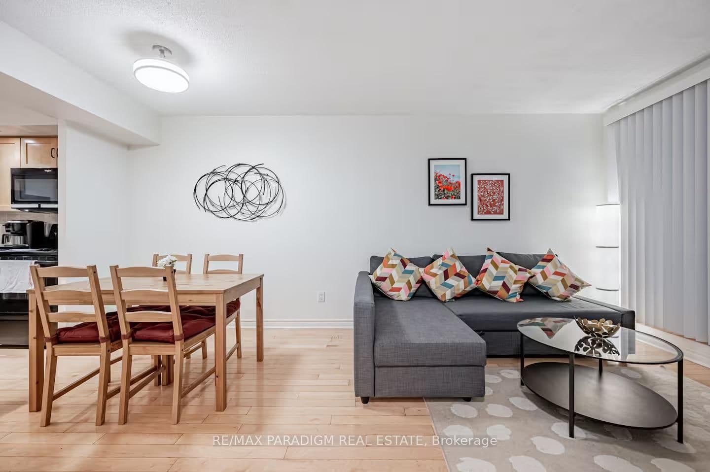 250 Wellington Street W, Unit 228 thumbnail 17