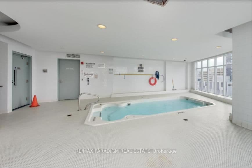 250 Wellington Street W, Unit 228 thumbnail 23