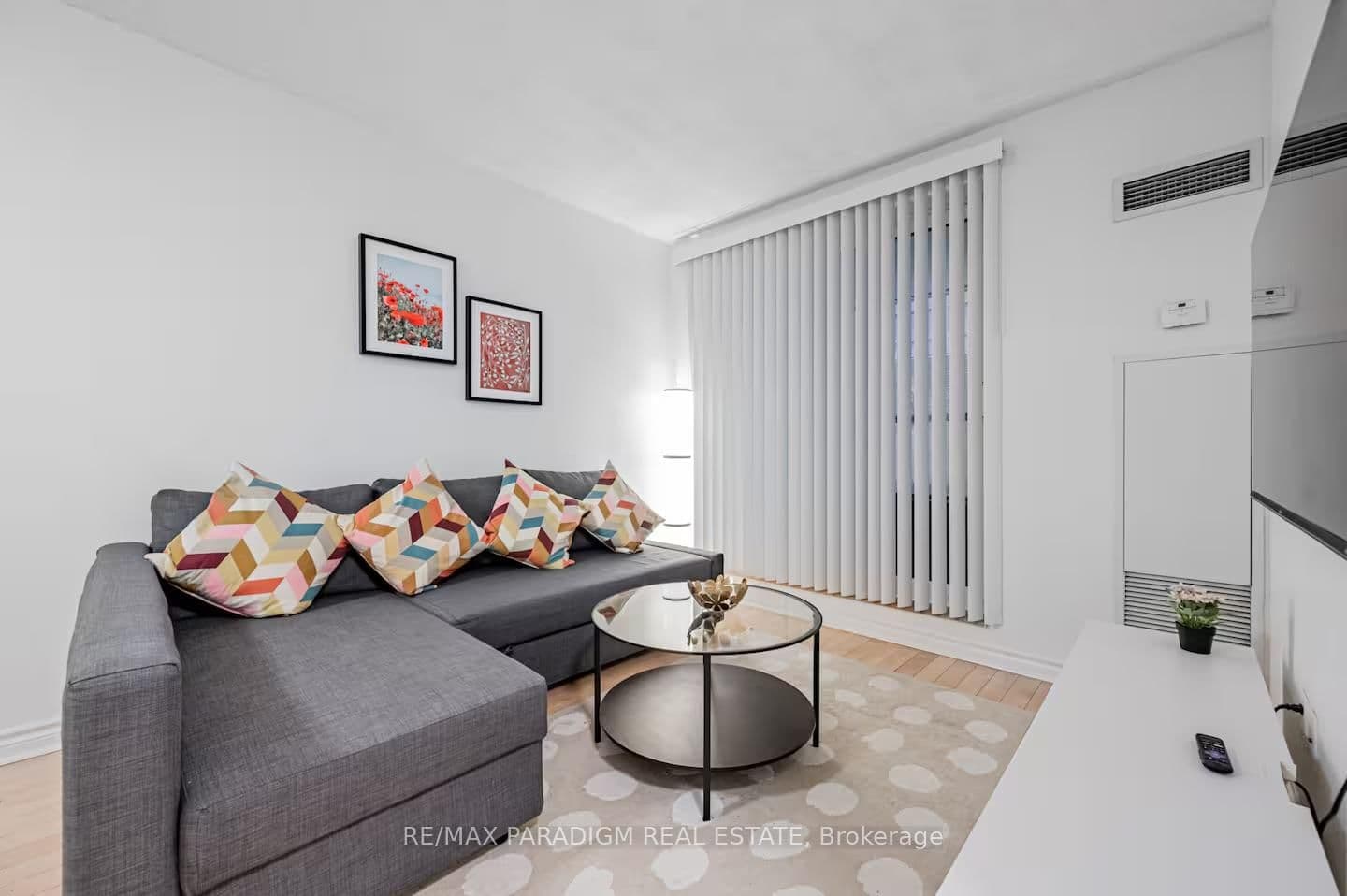 250 Wellington Street W, Unit 228 thumbnail 3