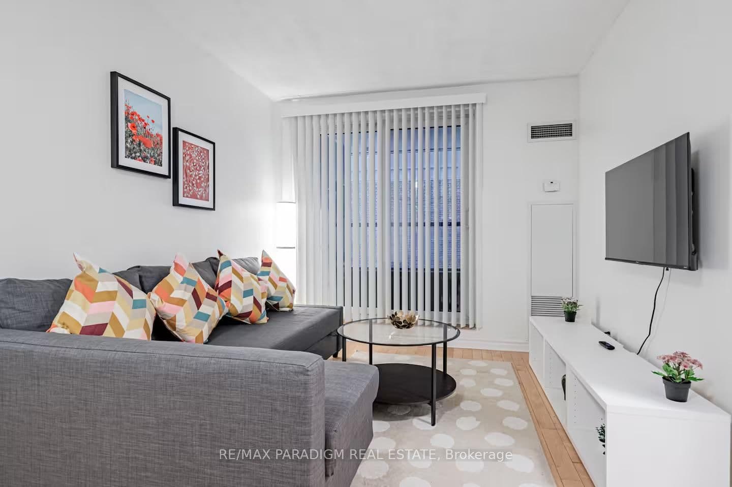250 Wellington Street W, Unit 228 thumbnail 5