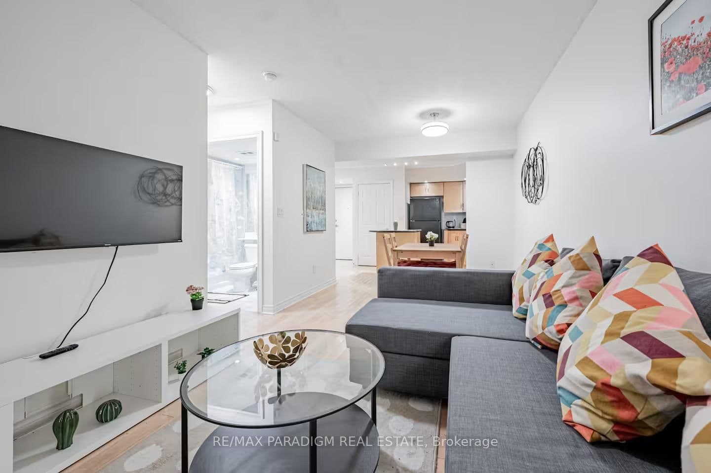 250 Wellington Street W, Unit 228 thumbnail 6
