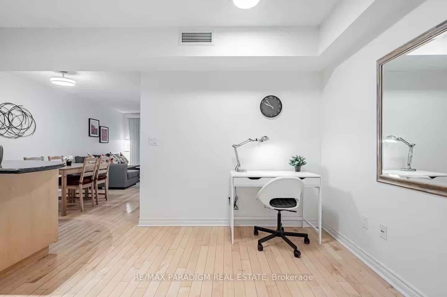 250 Wellington Street W, Unit 228 thumbnail 7