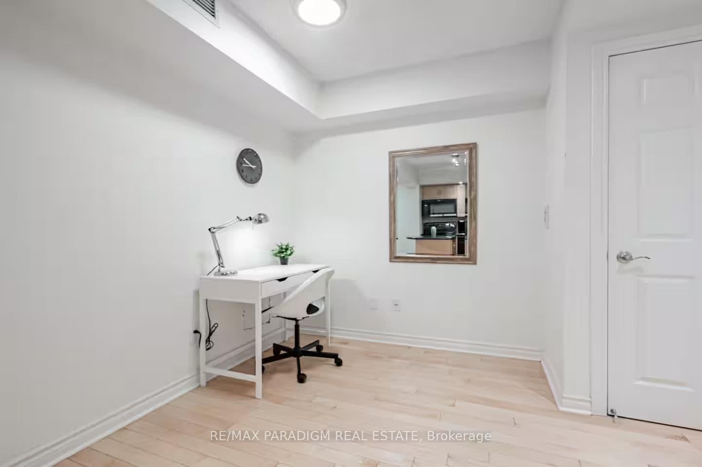 250 Wellington Street W, Unit 228 thumbnail 8