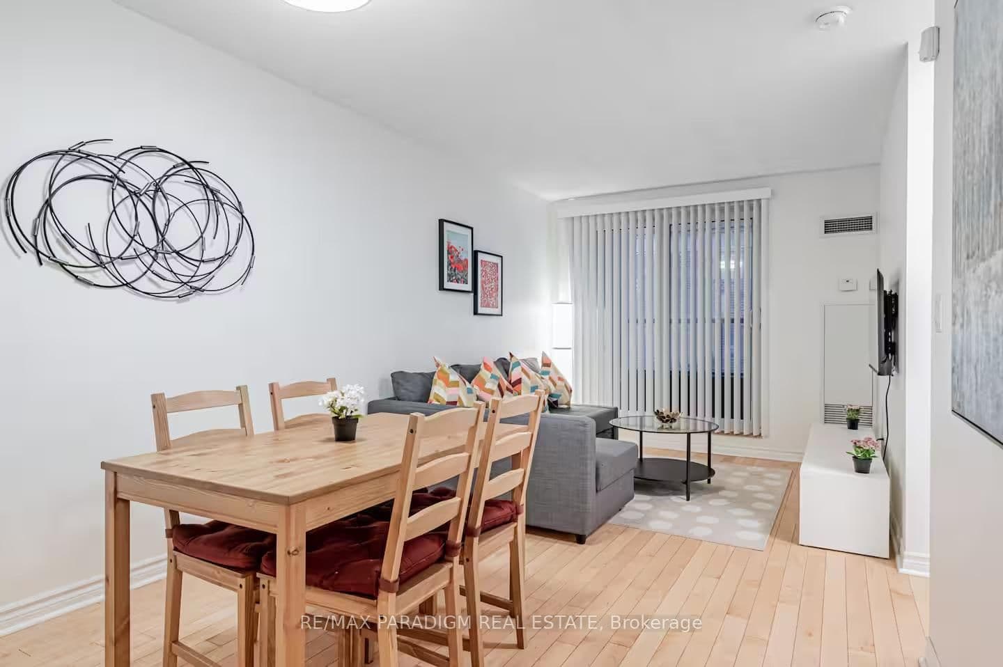 250 Wellington Street W, Unit 228 thumbnail 9