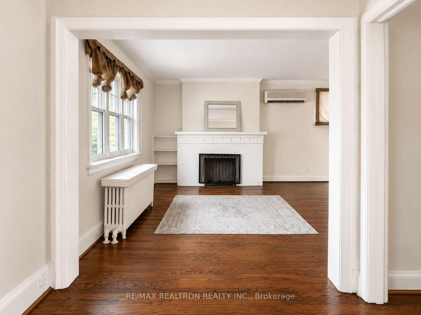 25 Ranleigh Avenue, Unit 2nd Floor Unit thumbnail 4