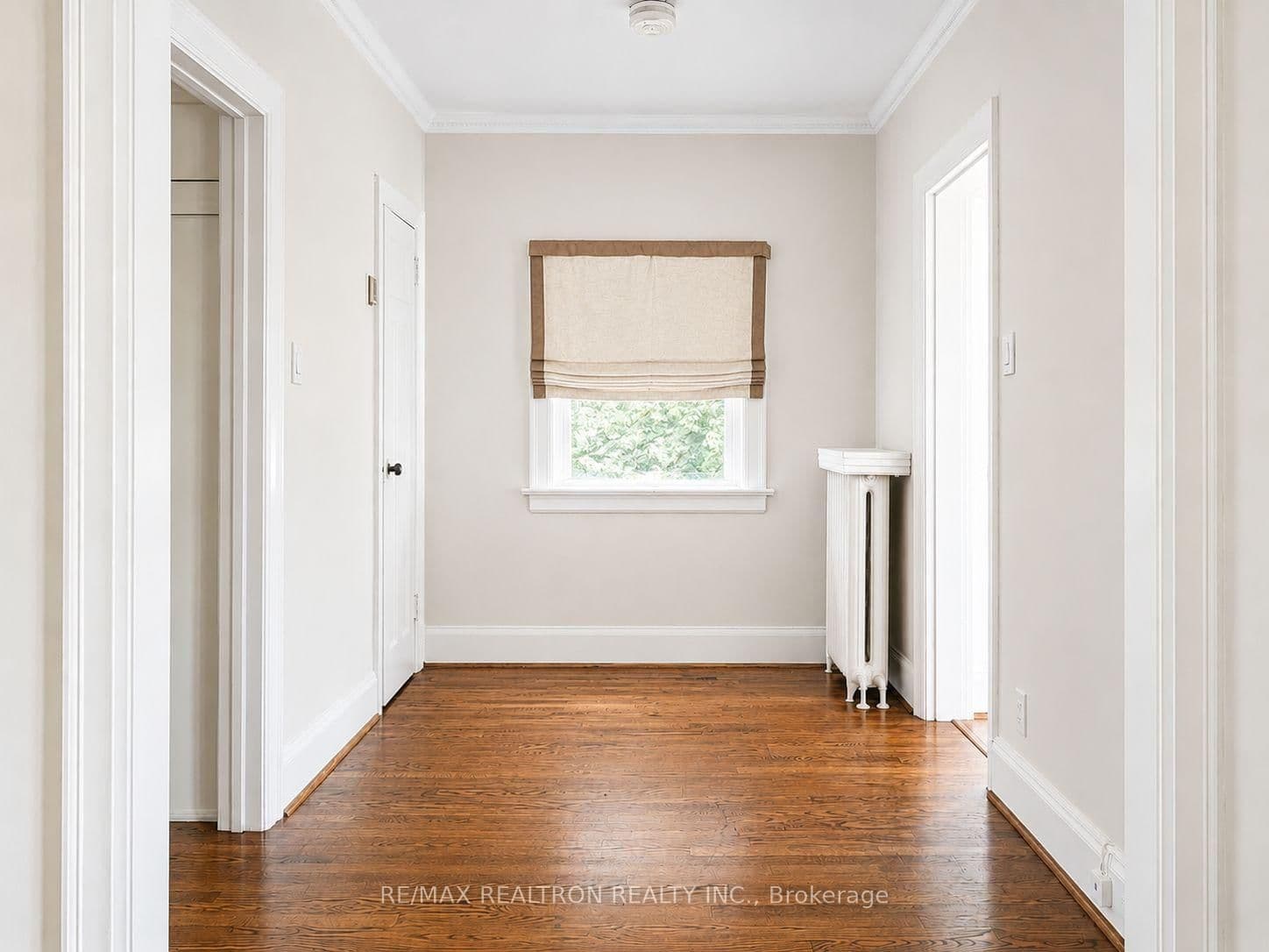 25 Ranleigh Avenue, Unit 2nd Floor Unit thumbnail 5