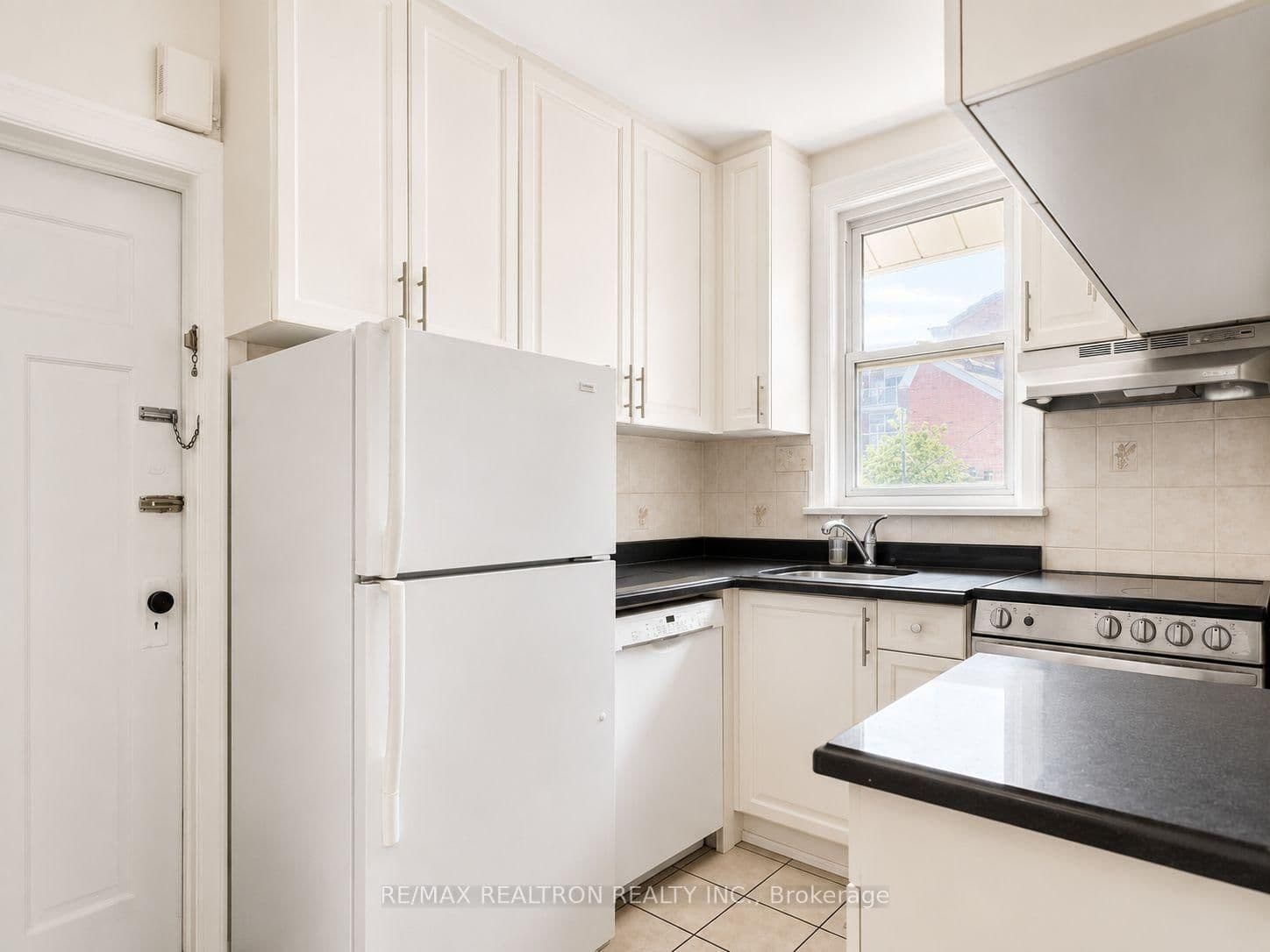 25 Ranleigh Avenue, Unit 2nd Floor Unit thumbnail 7