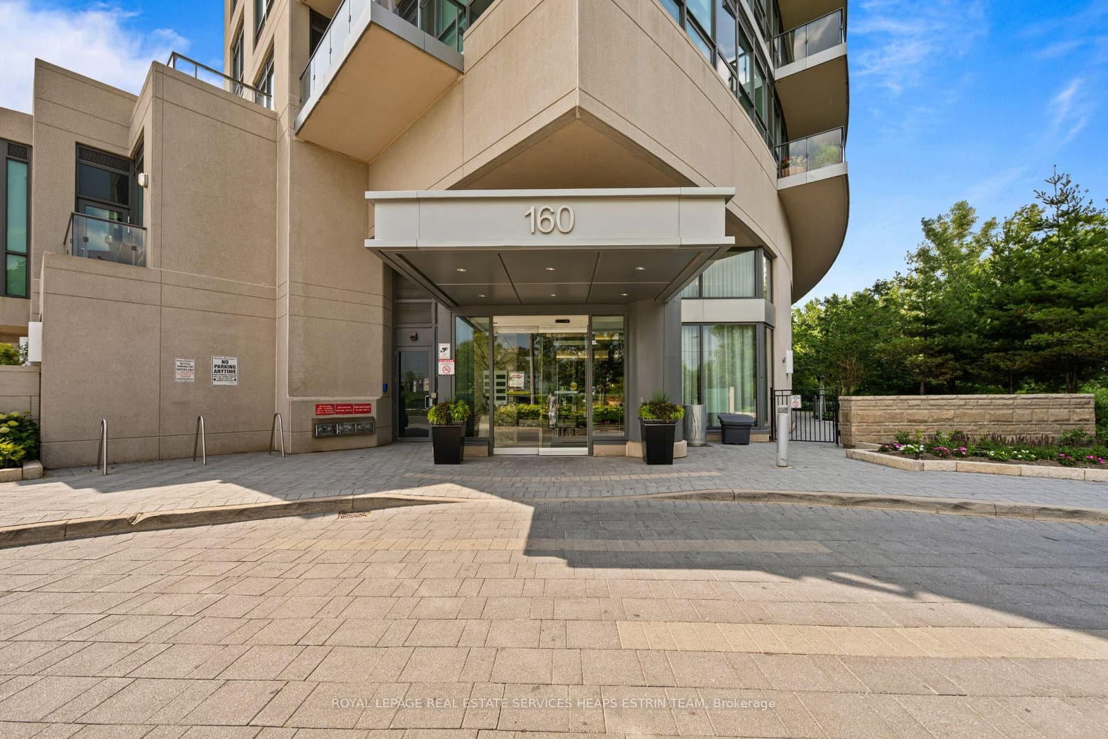 160 Vanderhoof Avenue, Unit 913
