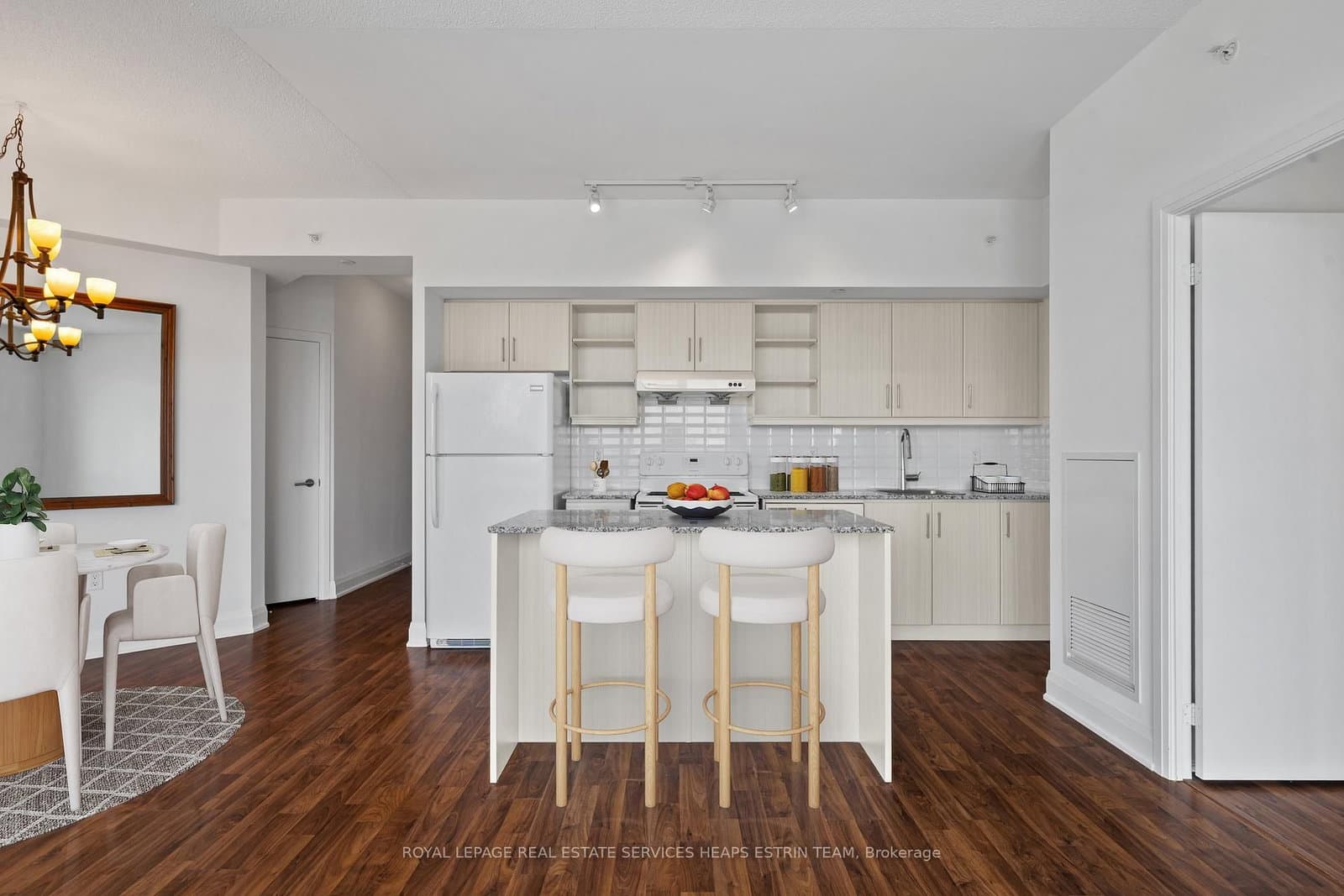 160 Vanderhoof Avenue, Unit 913 thumbnail 14