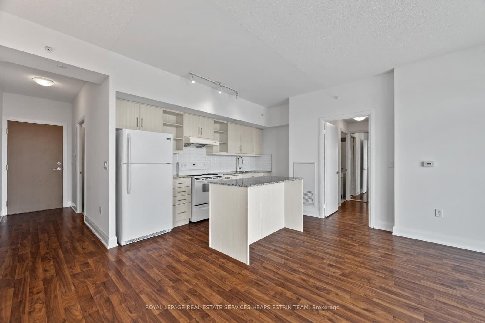 160 Vanderhoof Avenue, Unit 913 thumbnail 15