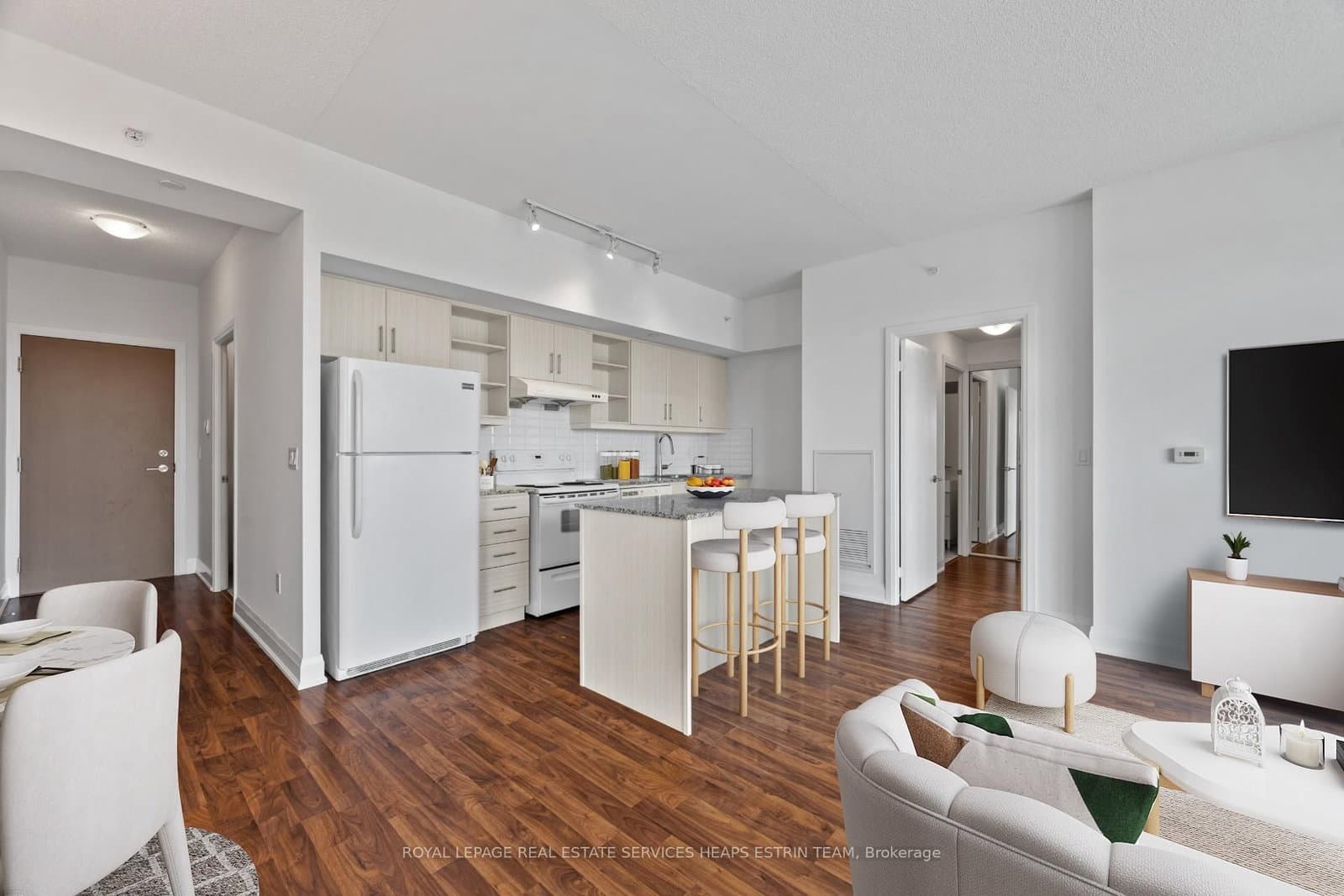 160 Vanderhoof Avenue, Unit 913 thumbnail 16