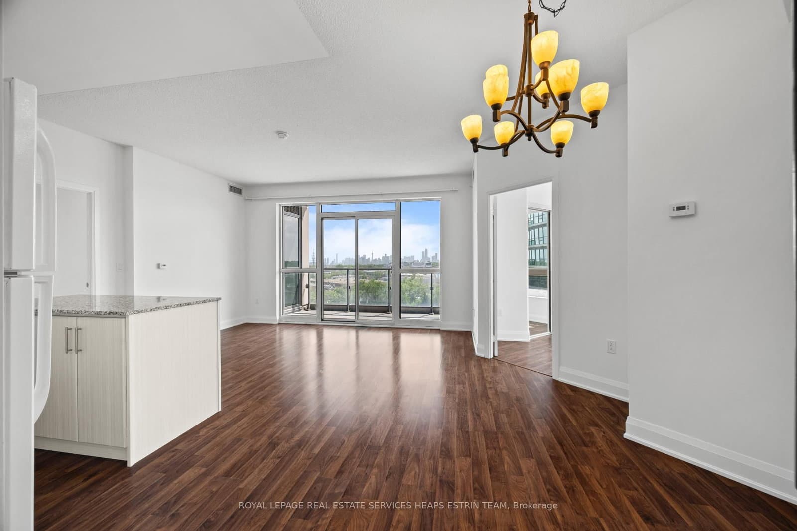 160 Vanderhoof Avenue, Unit 913 thumbnail 2