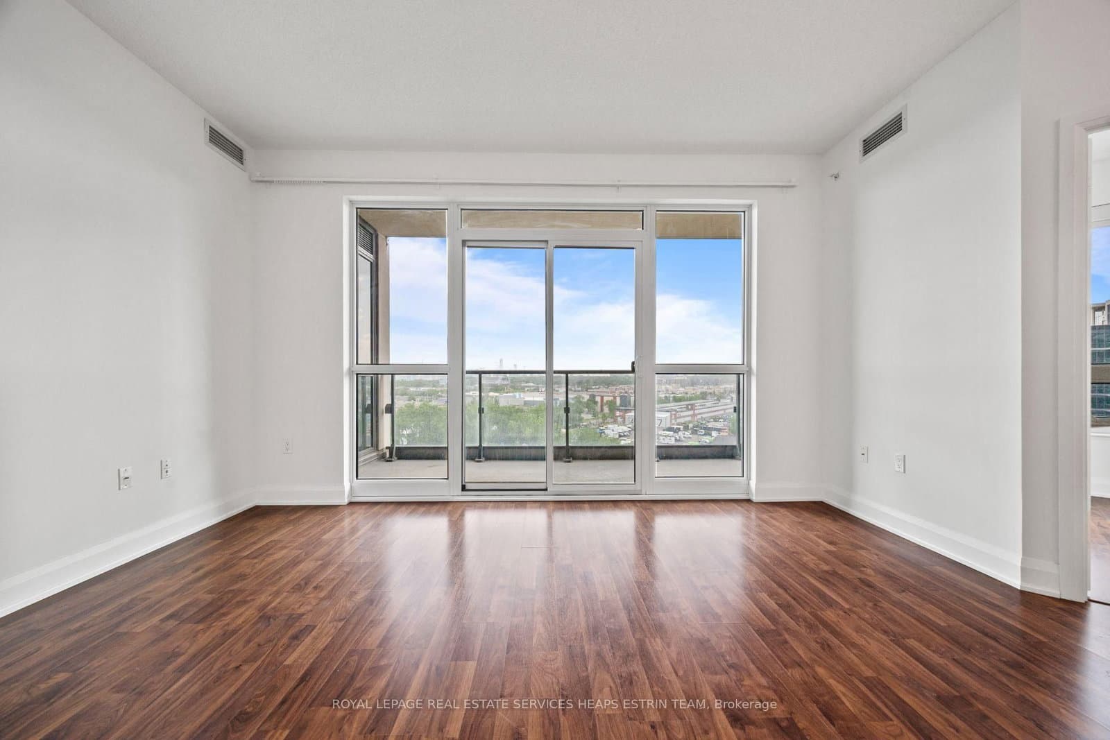 160 Vanderhoof Avenue, Unit 913 thumbnail 4
