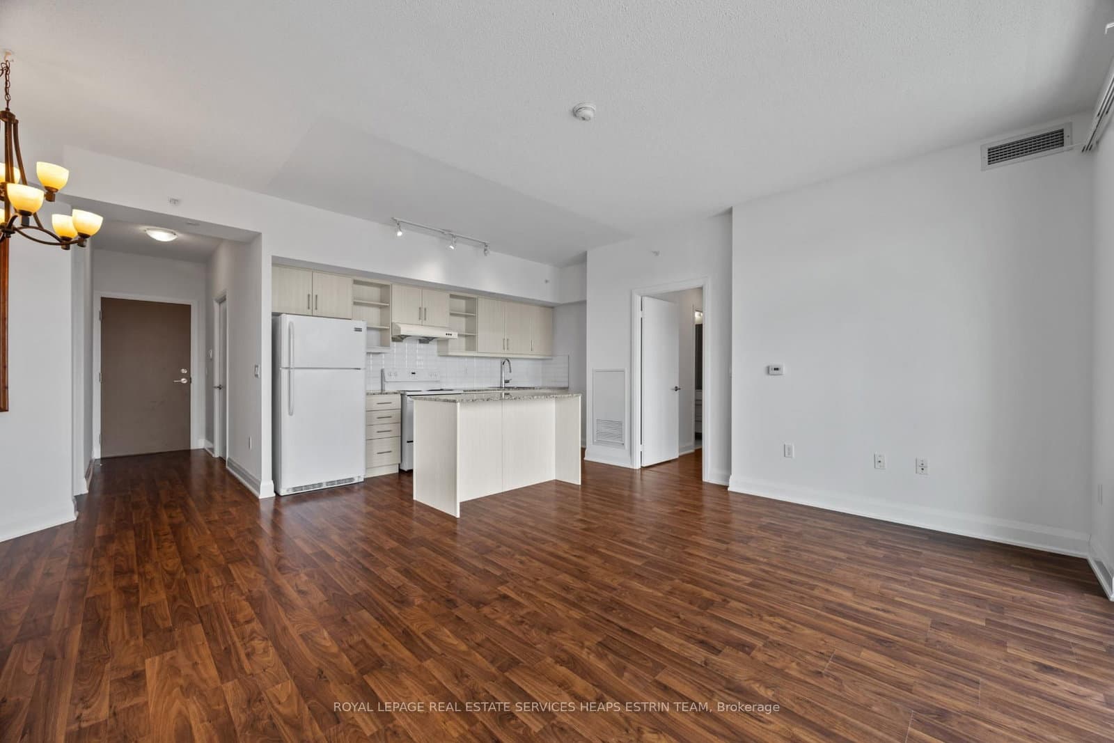 160 Vanderhoof Avenue, Unit 913 thumbnail 7