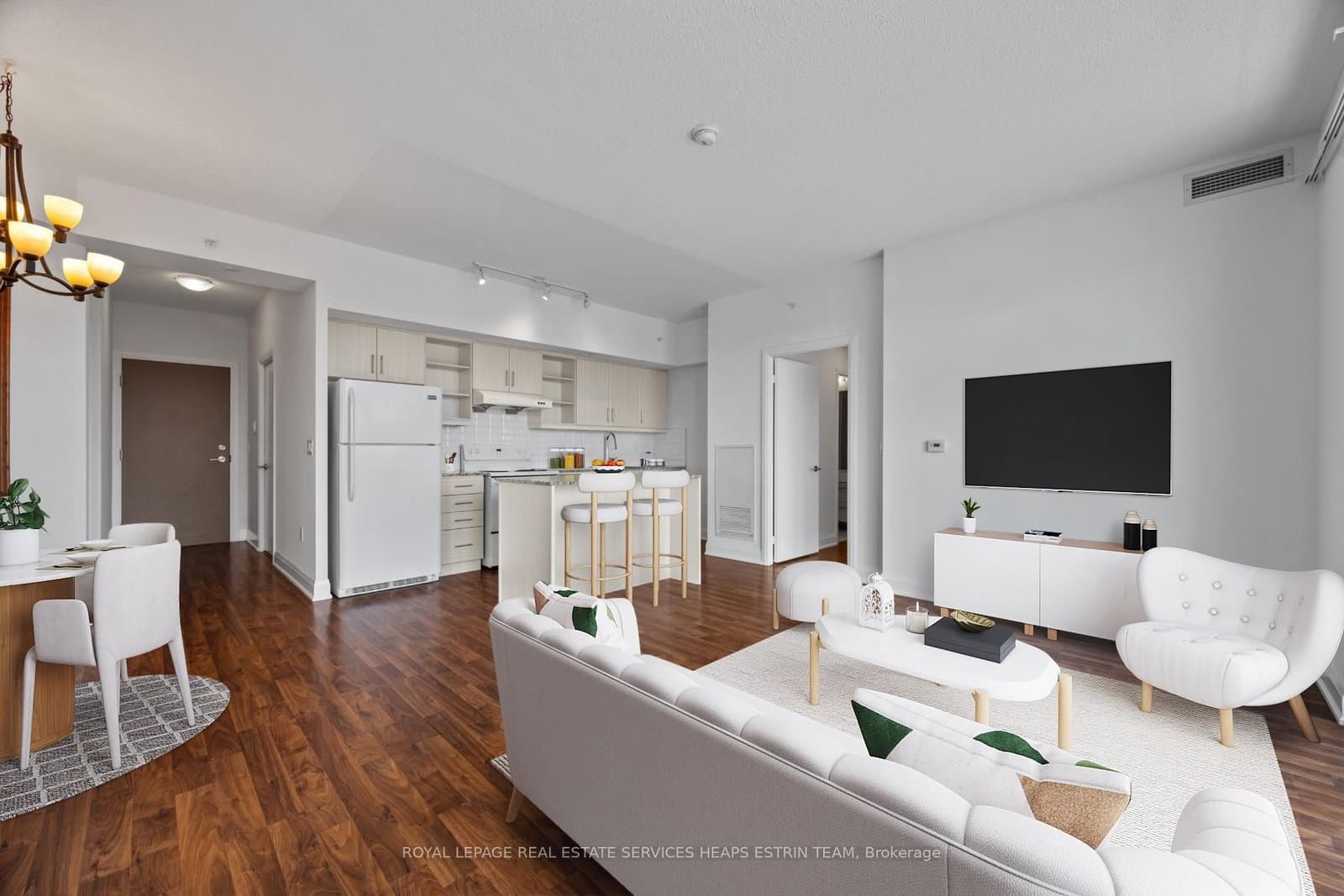 160 Vanderhoof Avenue, Unit 913 thumbnail 8