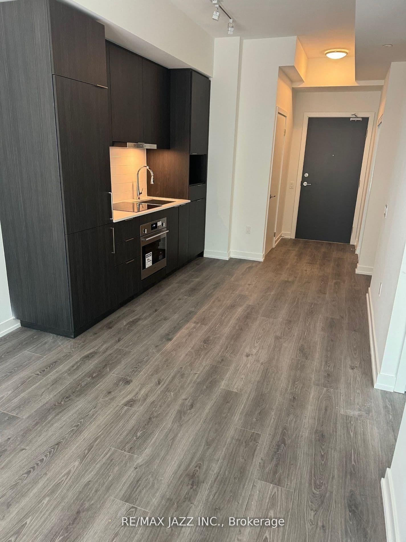 7 Golden Lion Heights, Unit 334 thumbnail 2