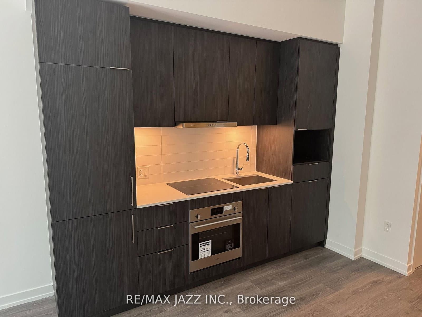 7 Golden Lion Heights, Unit 334 thumbnail 3