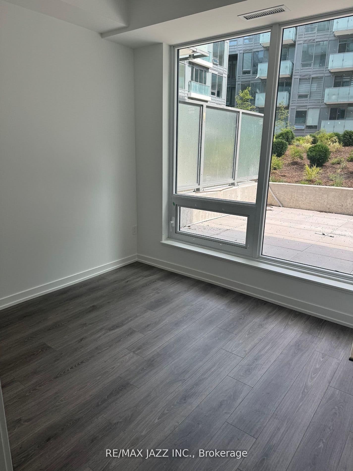 7 Golden Lion Heights, Unit 334 thumbnail 4