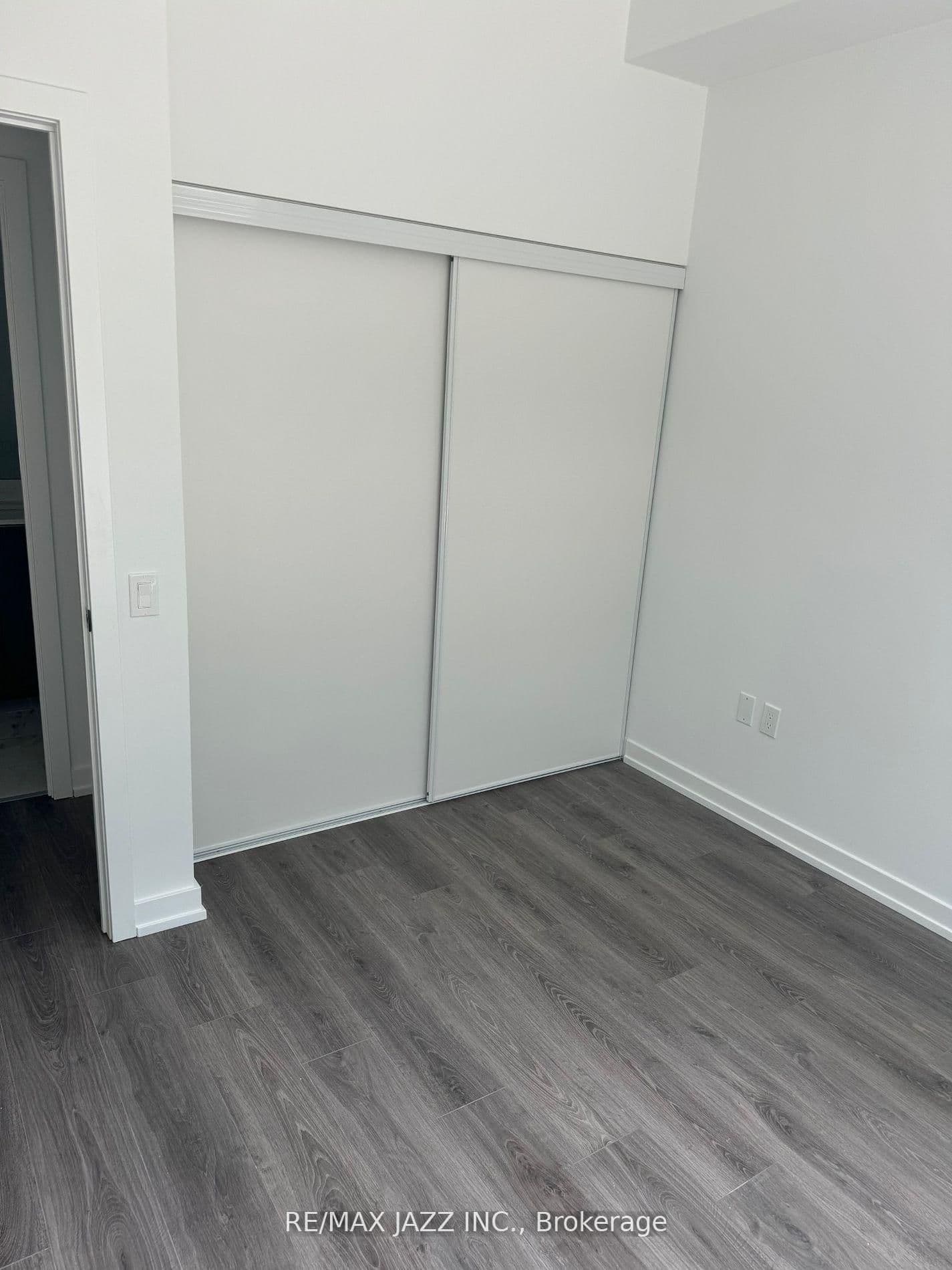 7 Golden Lion Heights, Unit 334 thumbnail 5
