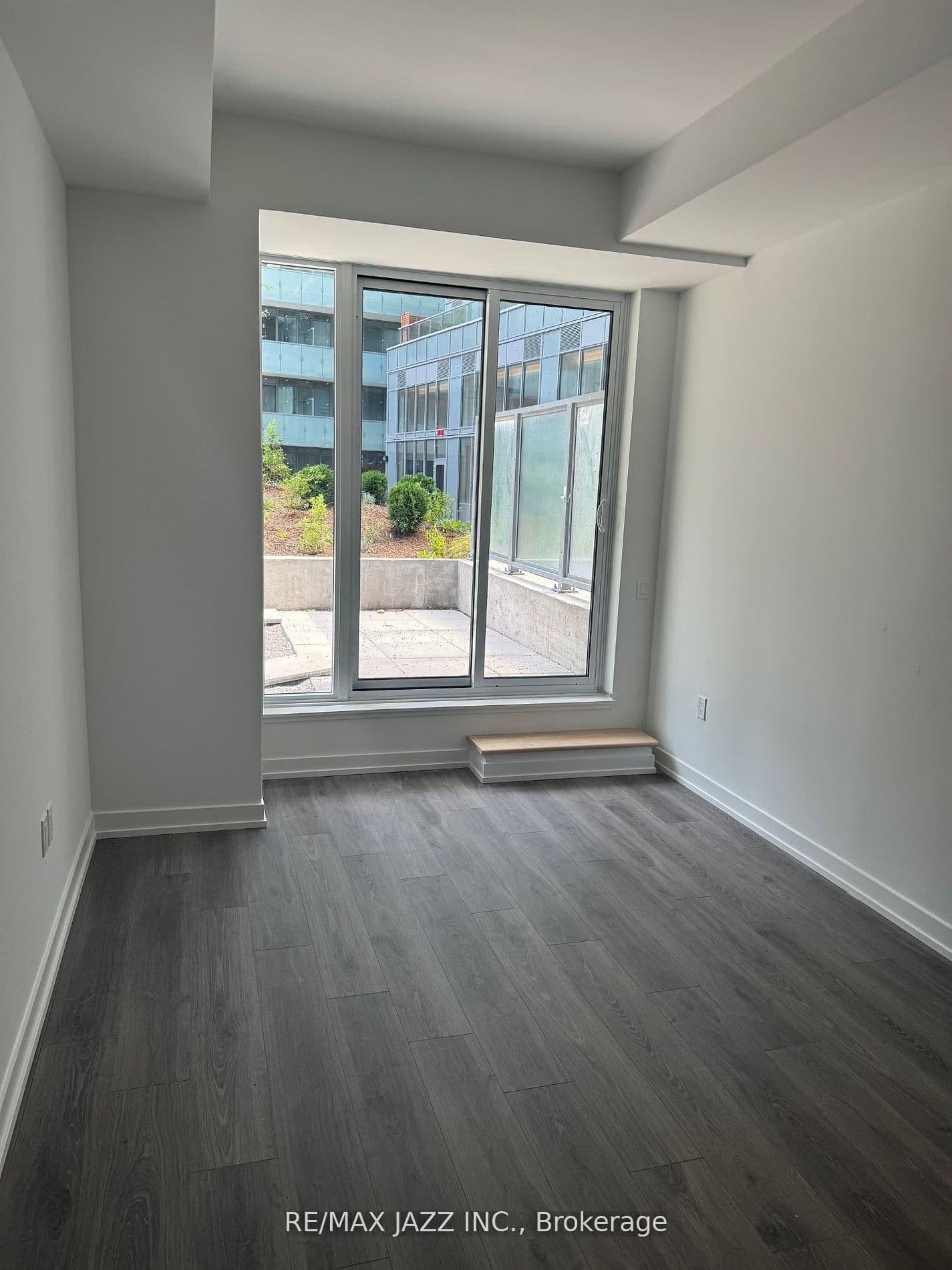 7 Golden Lion Heights, Unit 334 thumbnail 6