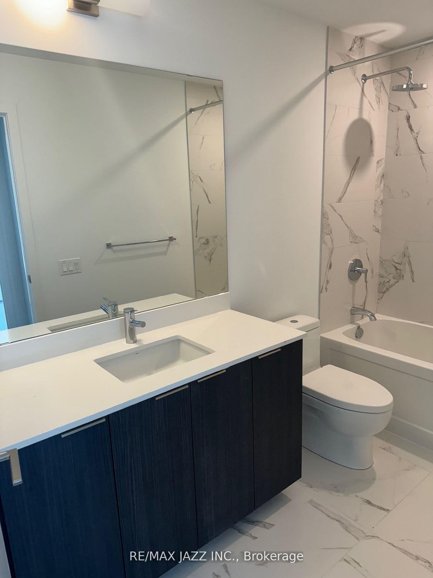 7 Golden Lion Heights, Unit 334 thumbnail 8