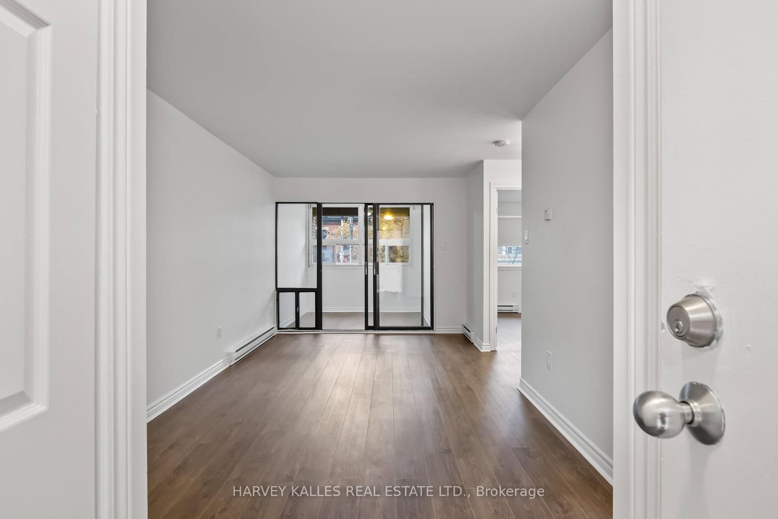 353 Queen Street, Unit 10 - Image 1