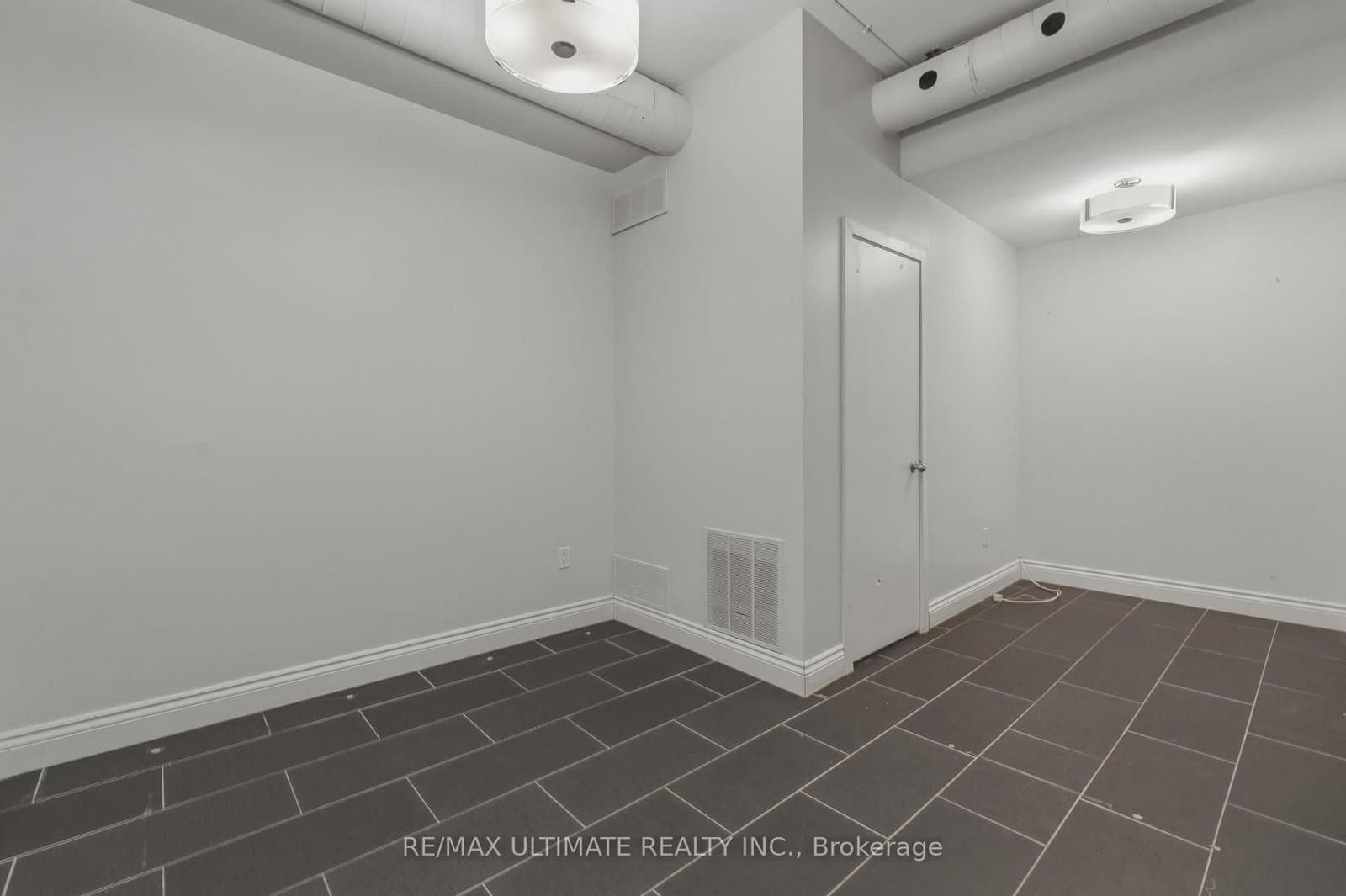 968 College Street thumbnail 11