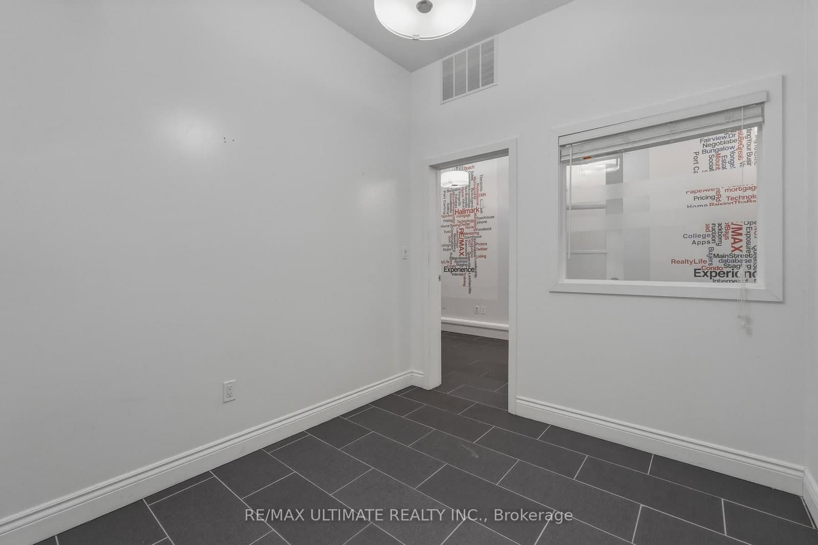 968 College Street thumbnail 13
