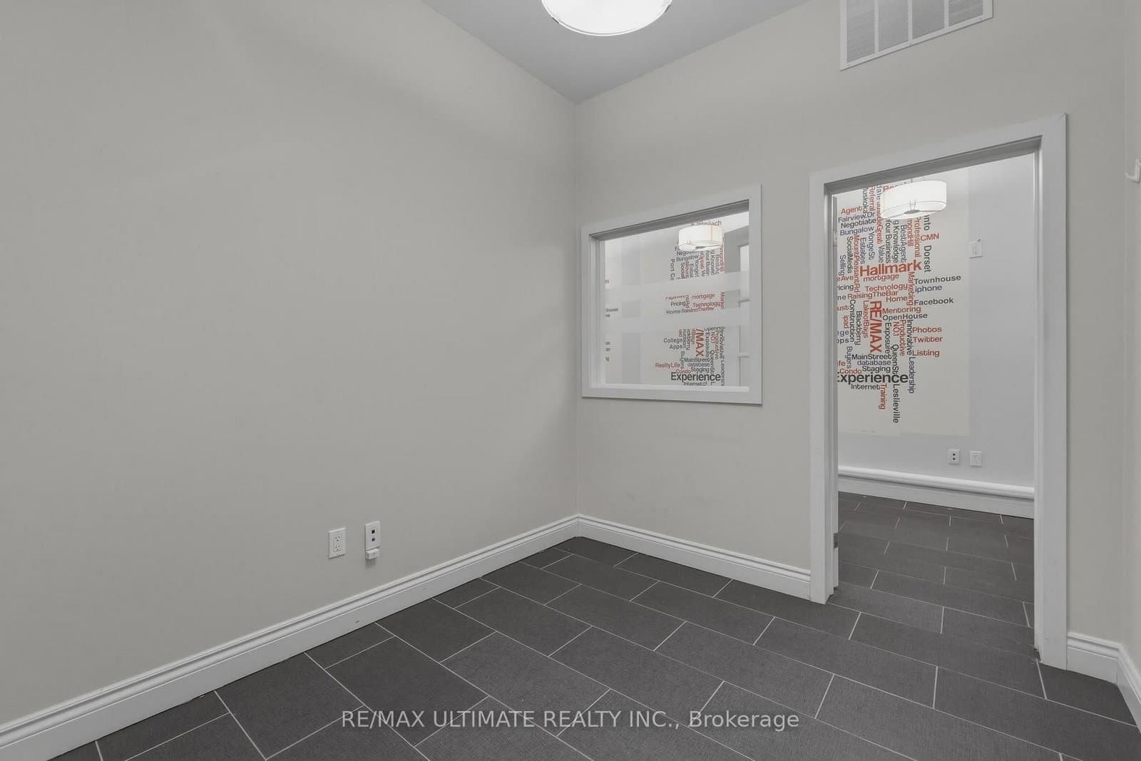 968 College Street thumbnail 15