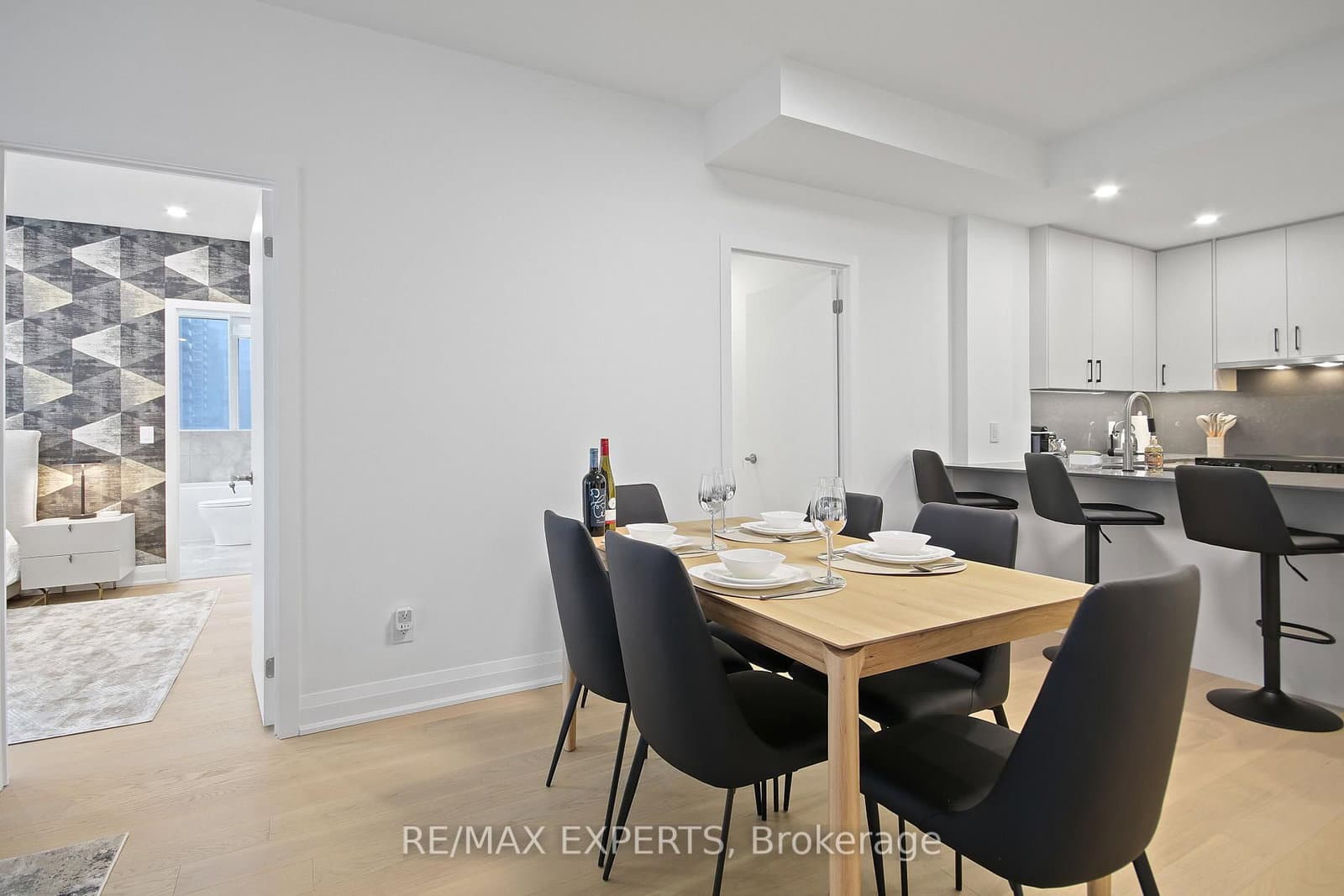 208 Queens Quay W, Unit 2011 thumbnail 10