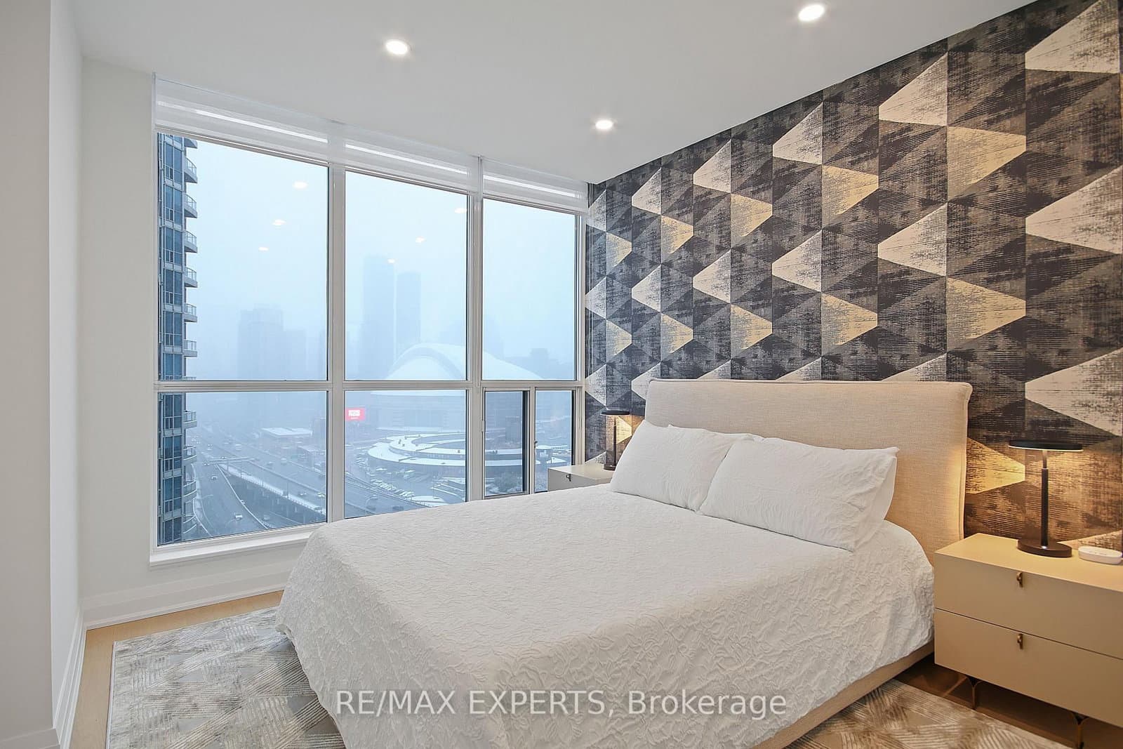 208 Queens Quay W, Unit 2011 thumbnail 17
