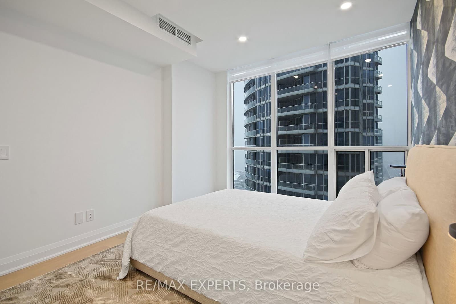 208 Queens Quay W, Unit 2011 thumbnail 18