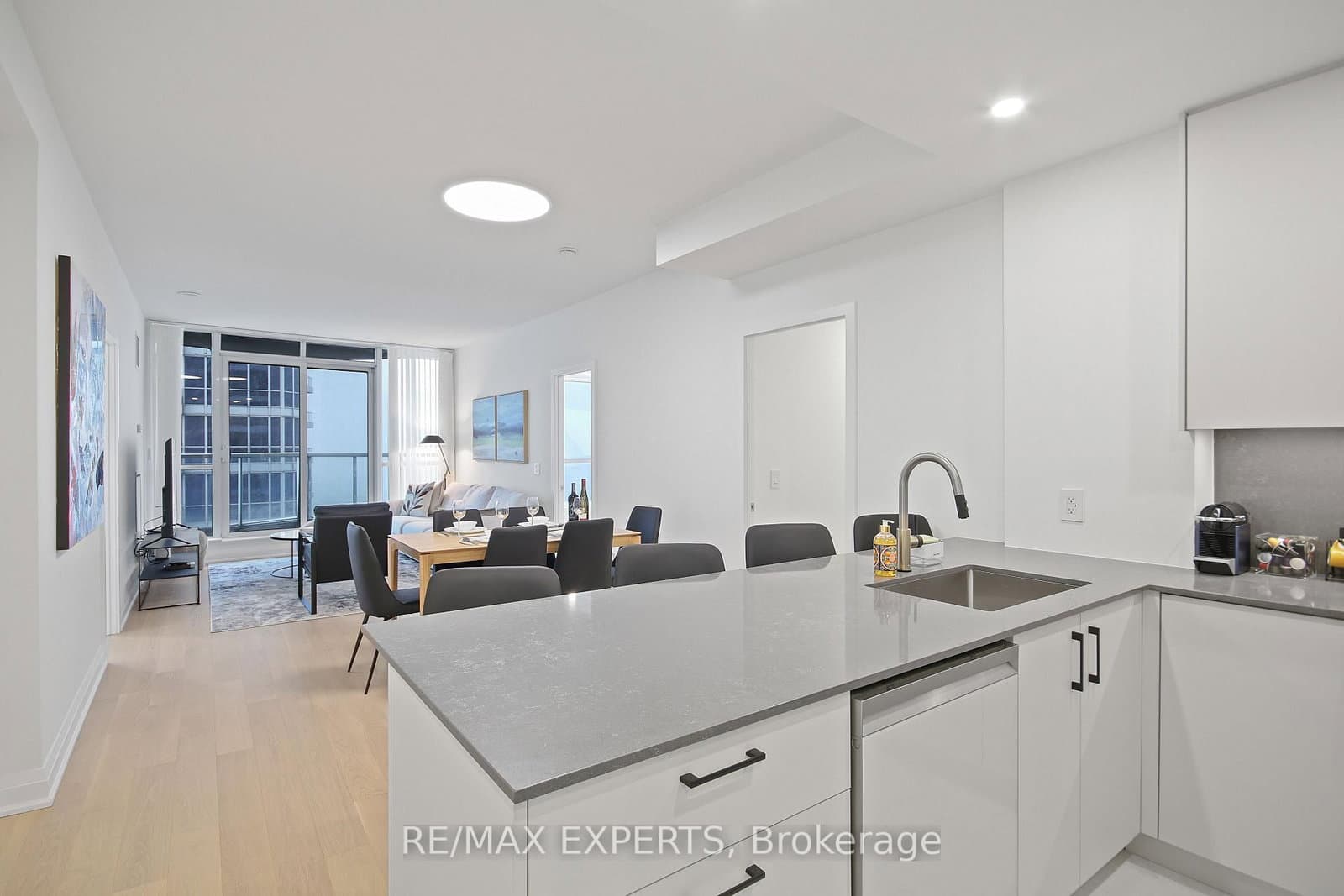 208 Queens Quay W, Unit 2011 thumbnail 5