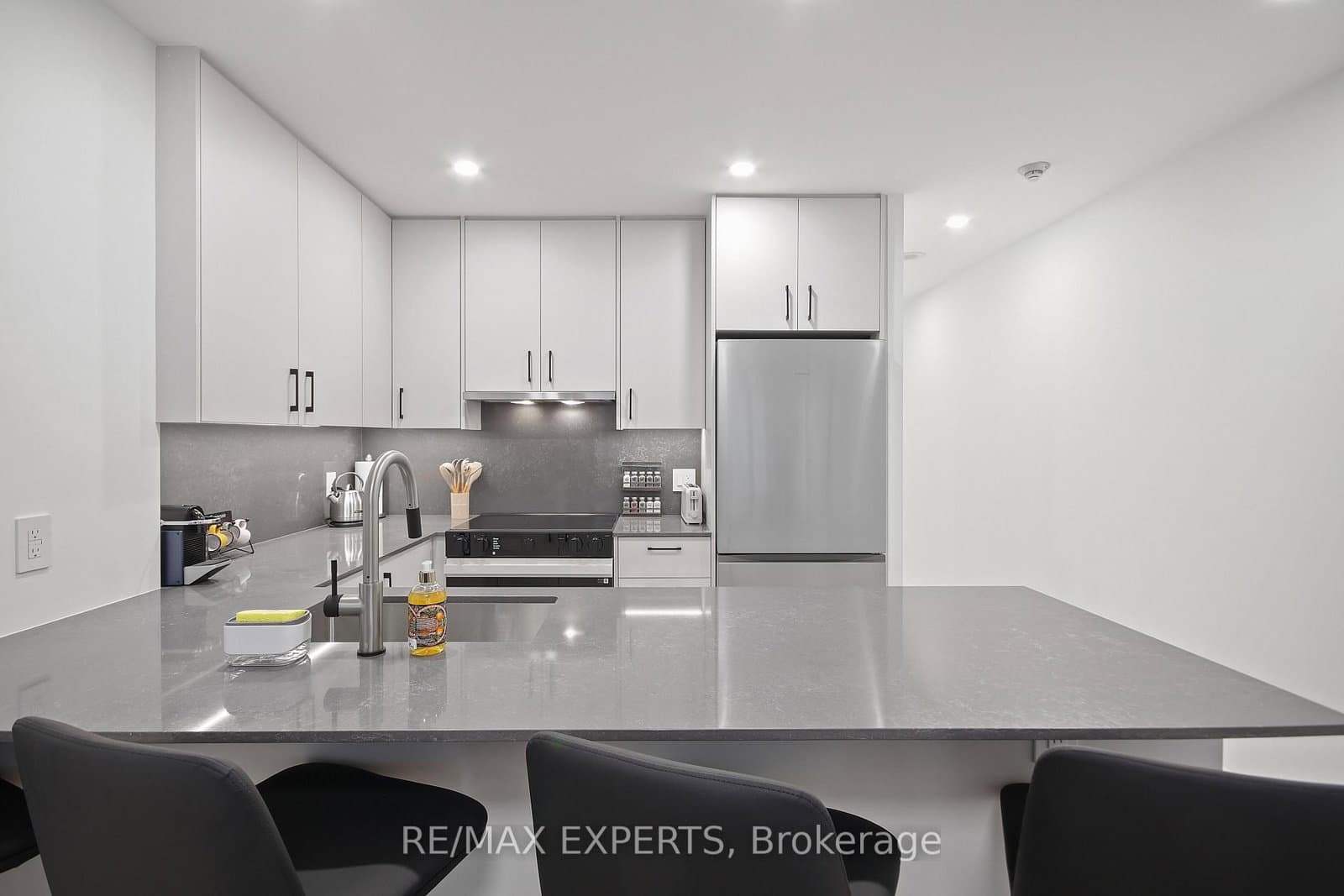 208 Queens Quay W, Unit 2011 thumbnail 7